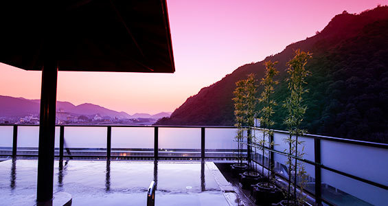 金華山に近い露天風呂